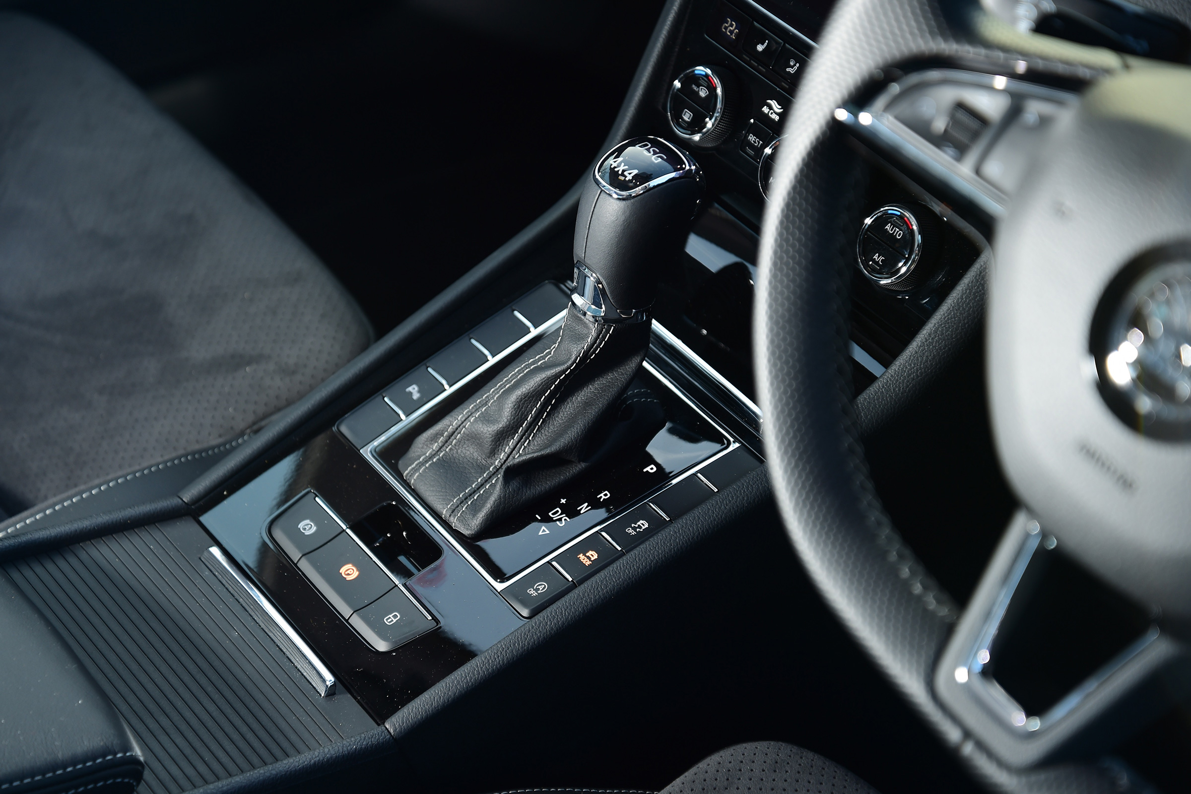 Skoda Superb Sportline - gearstick