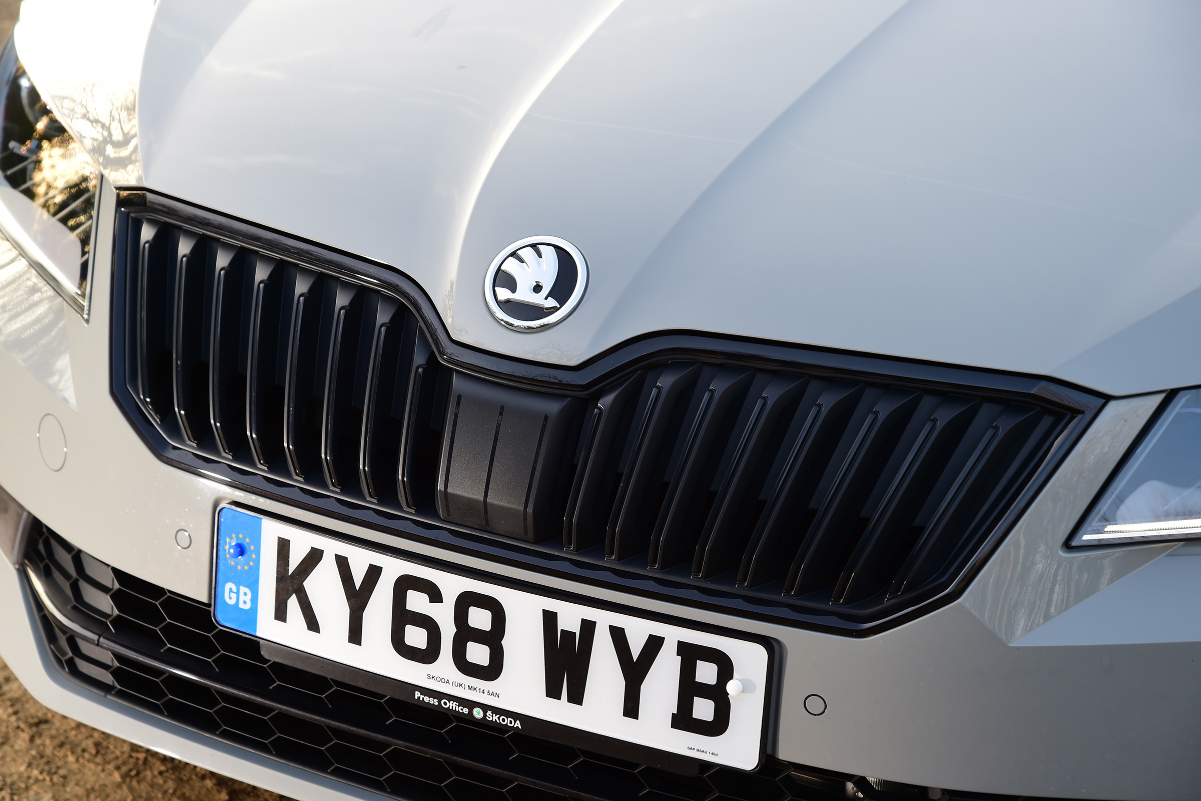 Skoda Superb Sportline - grille