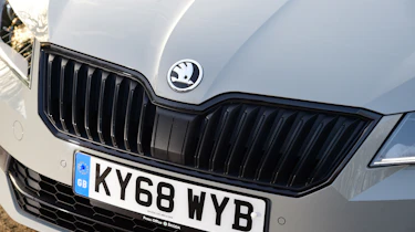 Skoda Superb Sportline - grille