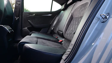 Skoda Superb Sportline - rear seats