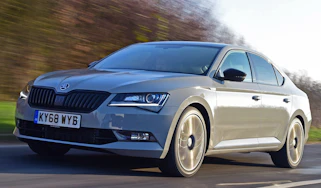 Skoda Superb Sportline - front tracking