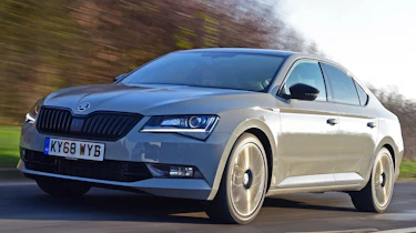 Skoda Superb Sportline - front tracking