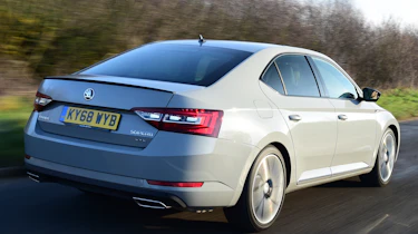 Skoda Superb Sportline - rear tracking