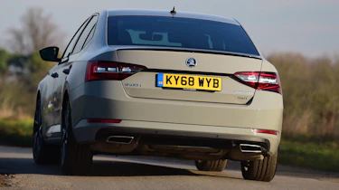 Skoda Superb Sportline - rear cornering