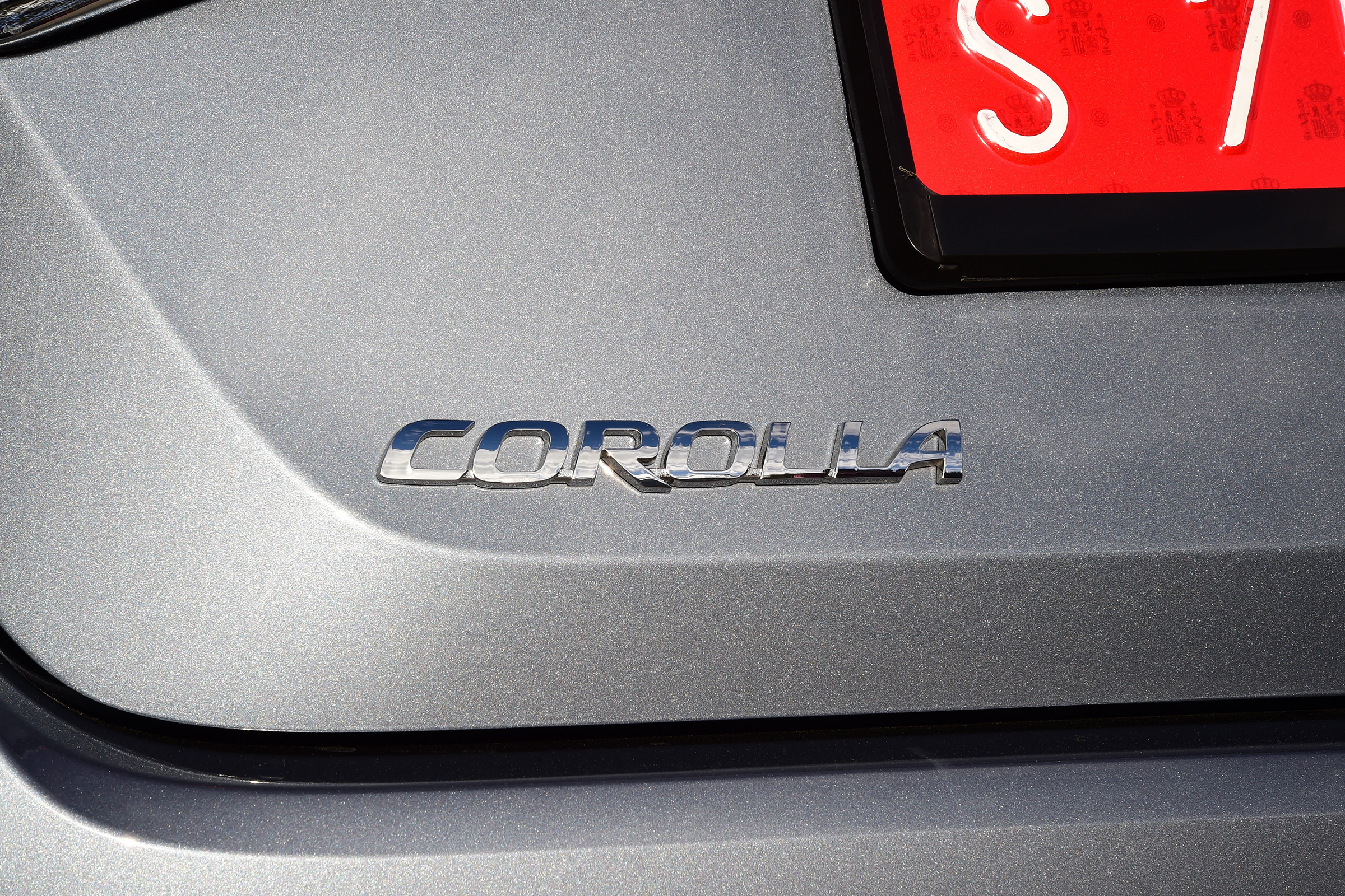 Toyota Corolla saloon  - badge