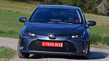 Toyota Corolla saloon - front cornering