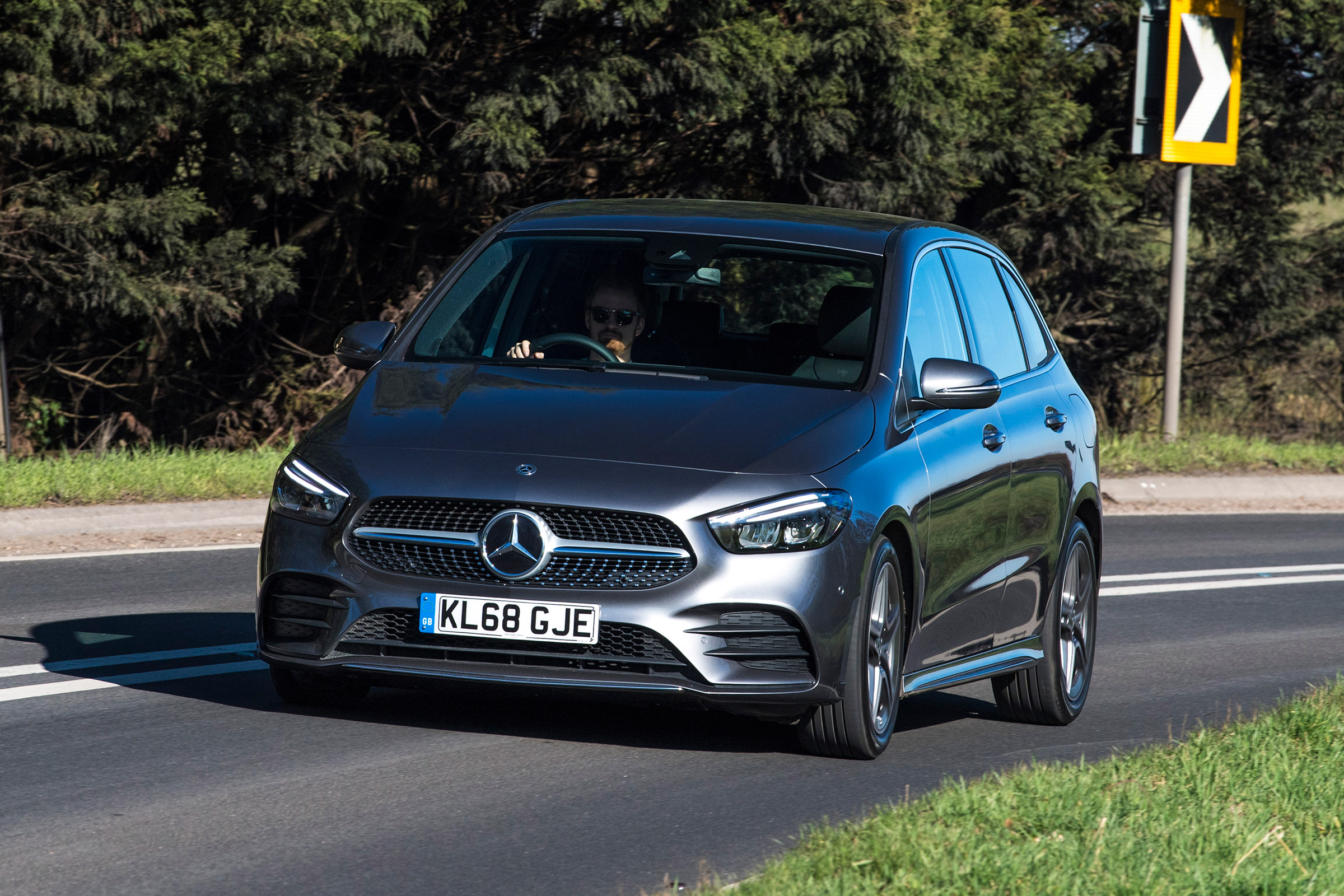 Mercedes B 200 d - front cornering