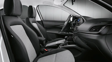 Fiat Tipo Street - front seats
