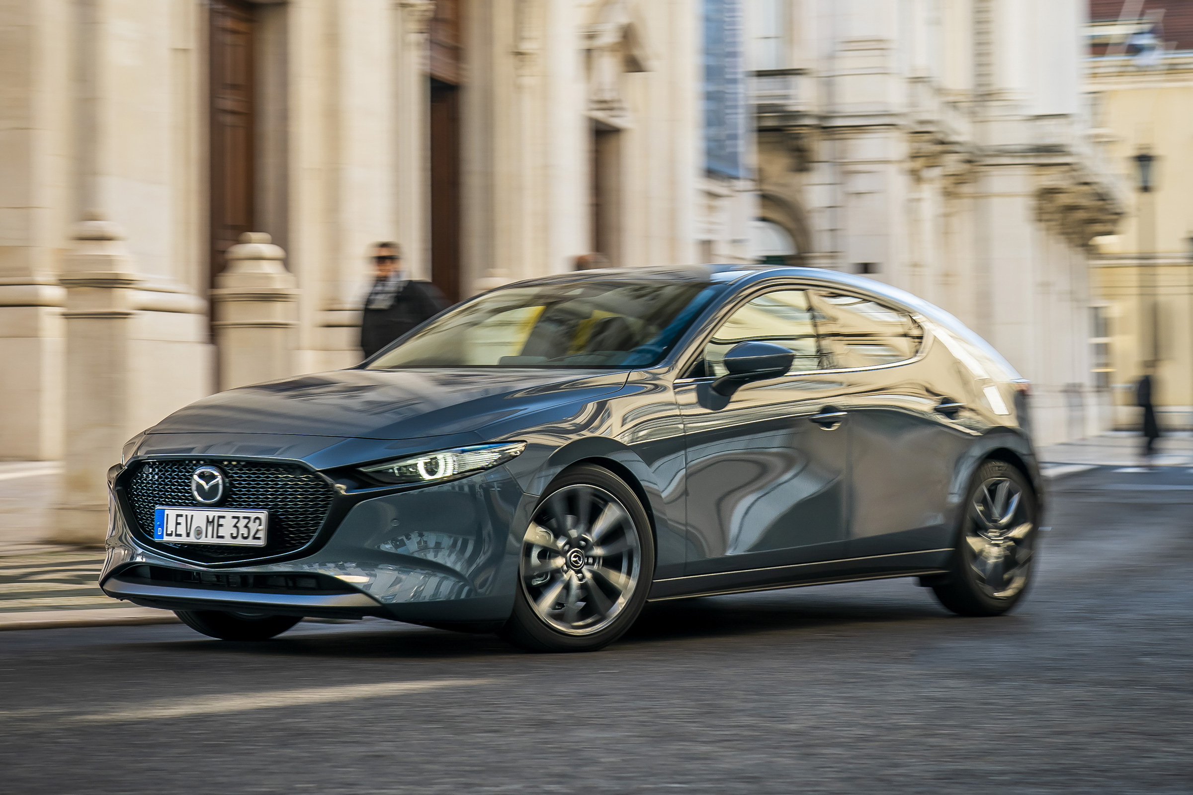 Mazda 3 - front cornering