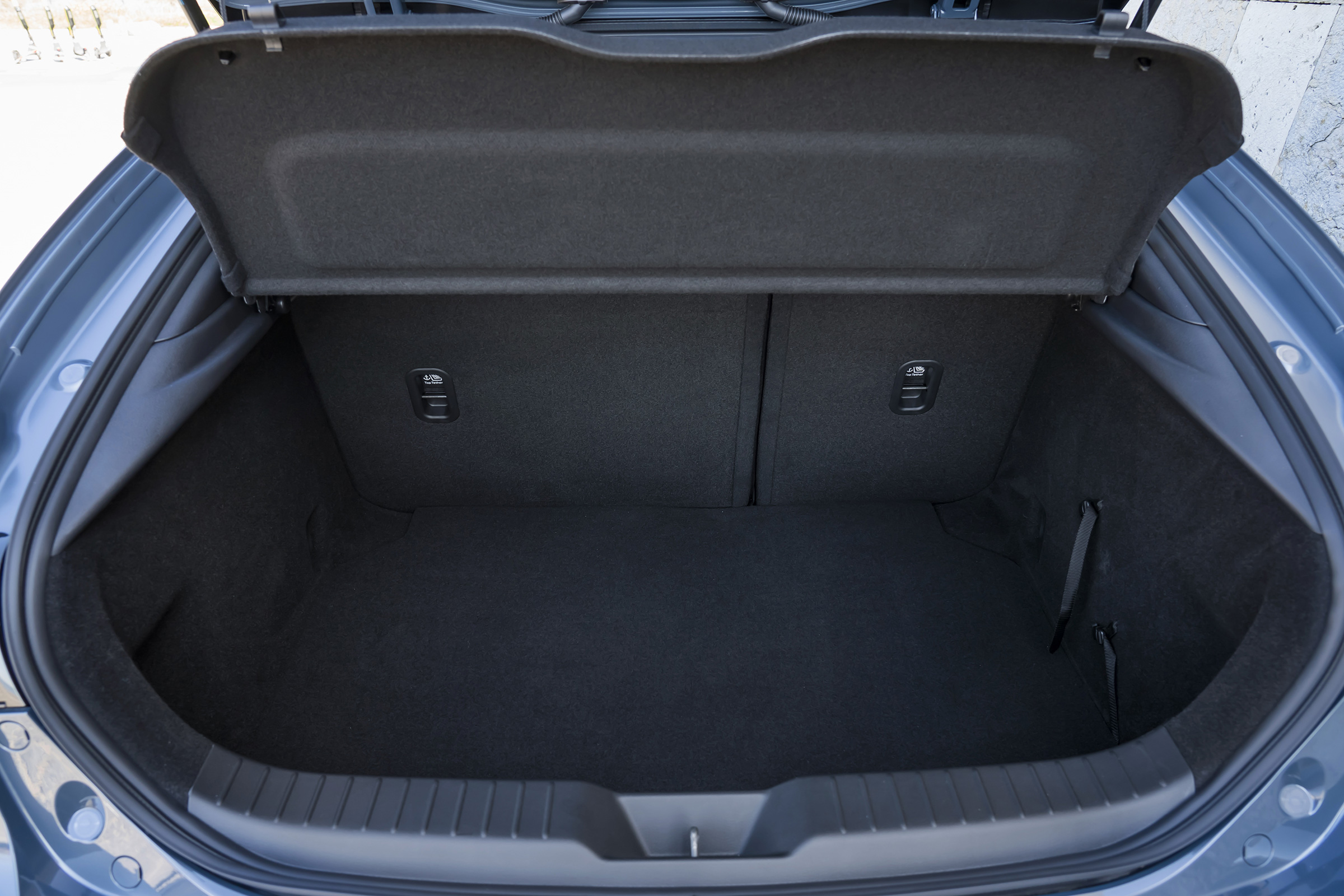 Mazda 3 - boot