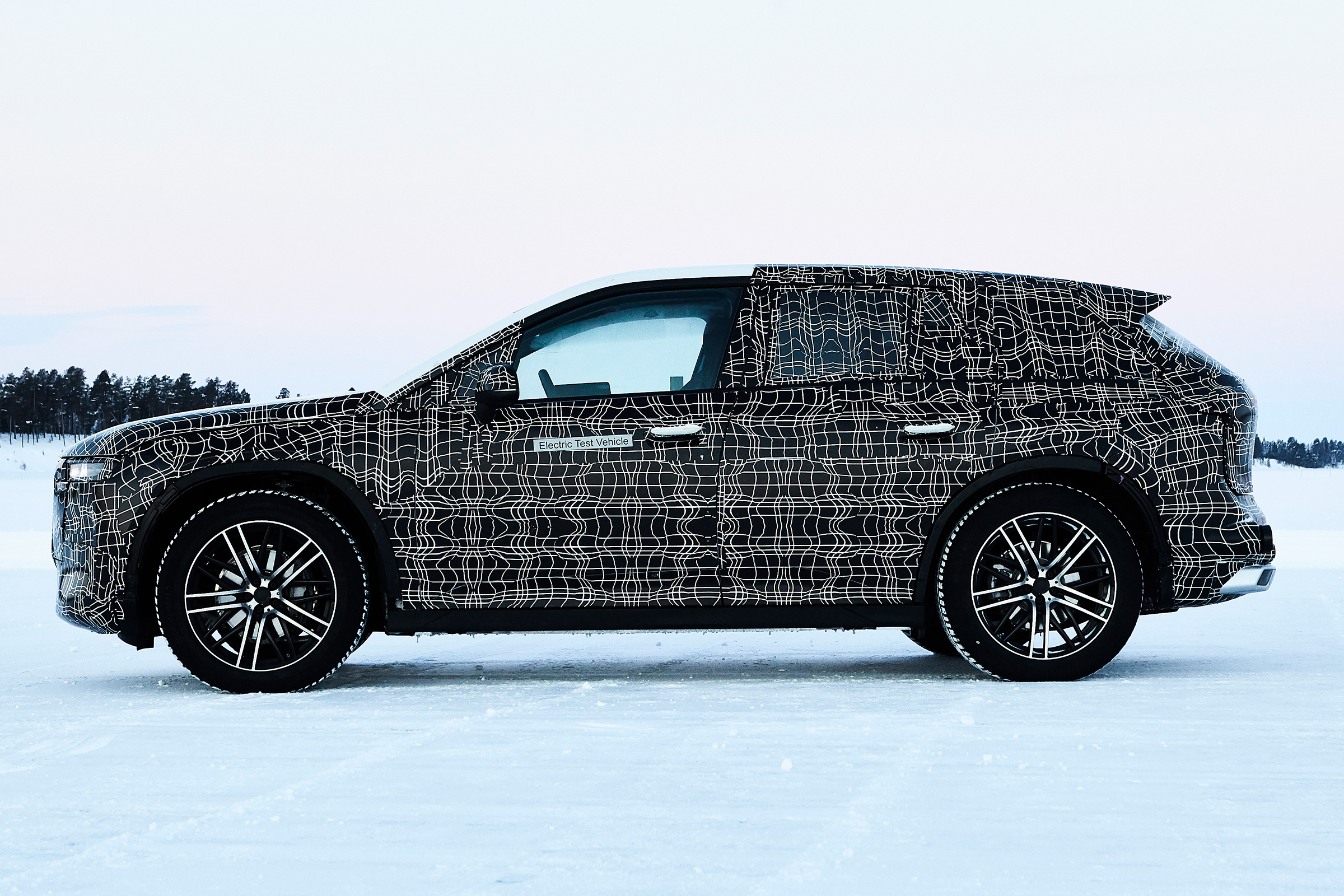 BMW iNEXT teaser - side