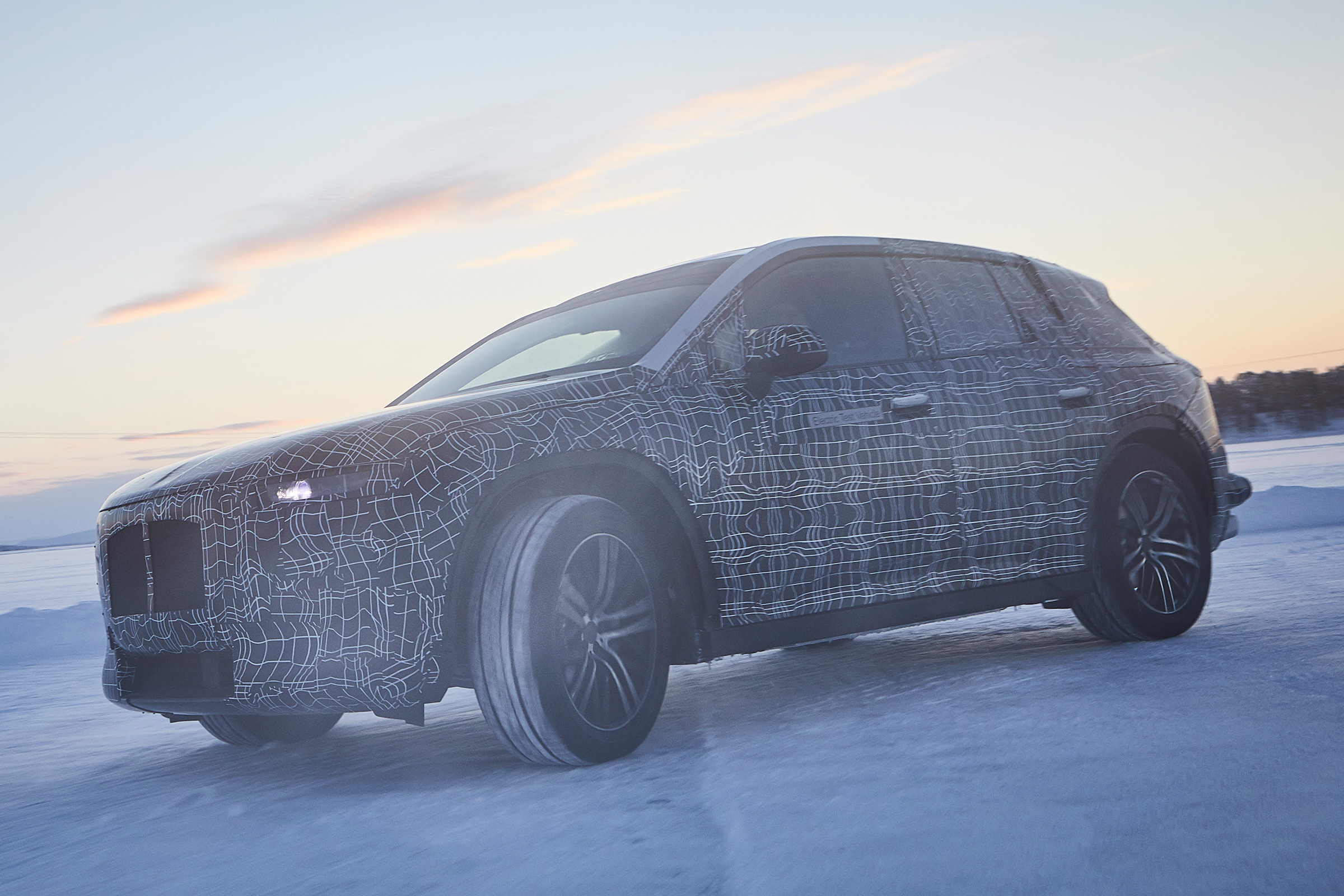 BMW iNEXT Teaser - front 3/4