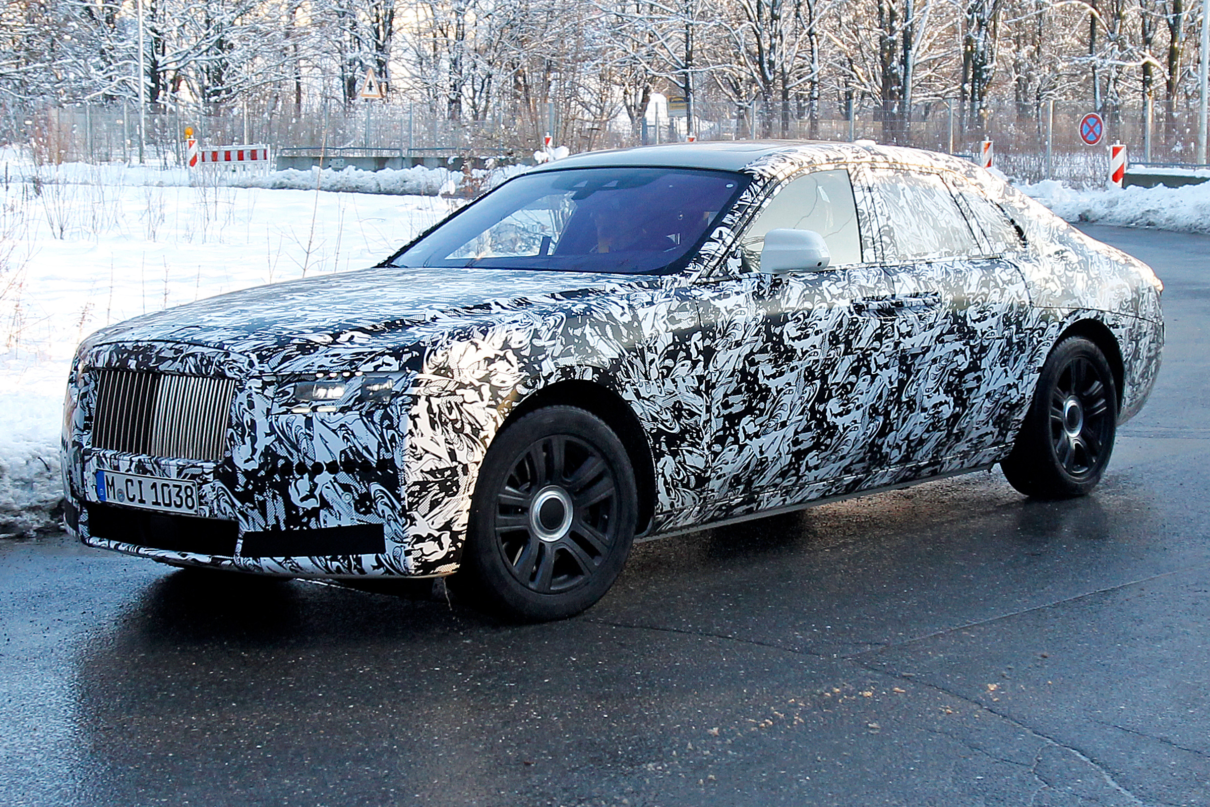 Rolls-Royce Ghost spies - front 3/4