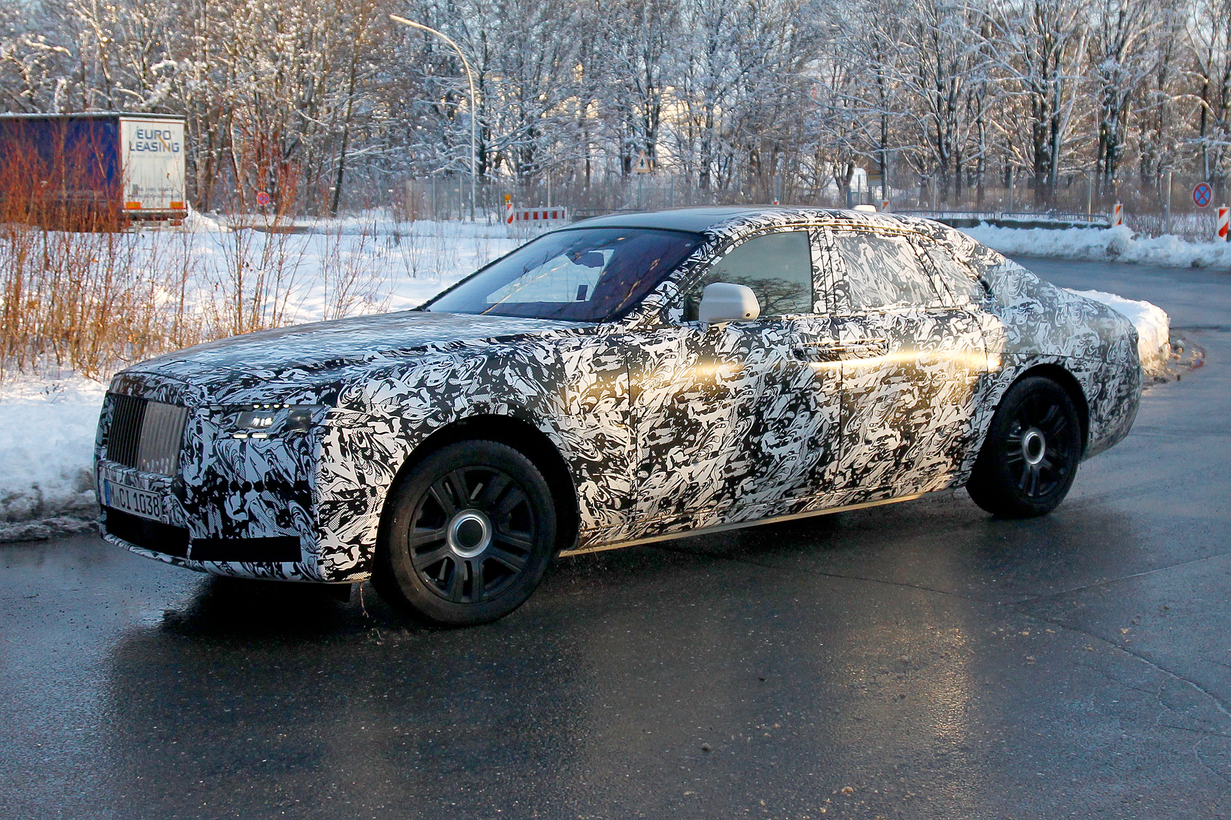 Rolls-Royce Ghost spies - front 3/4