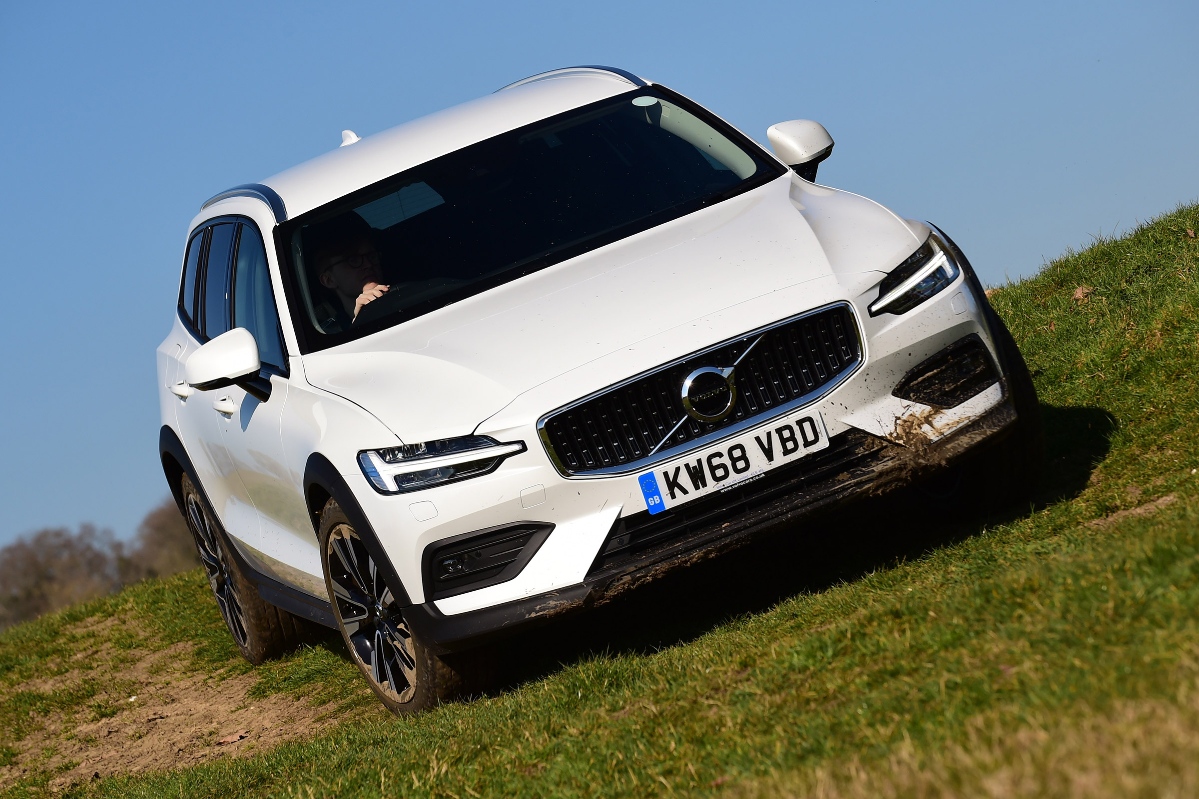 Volvo V60 Cross Country - front action