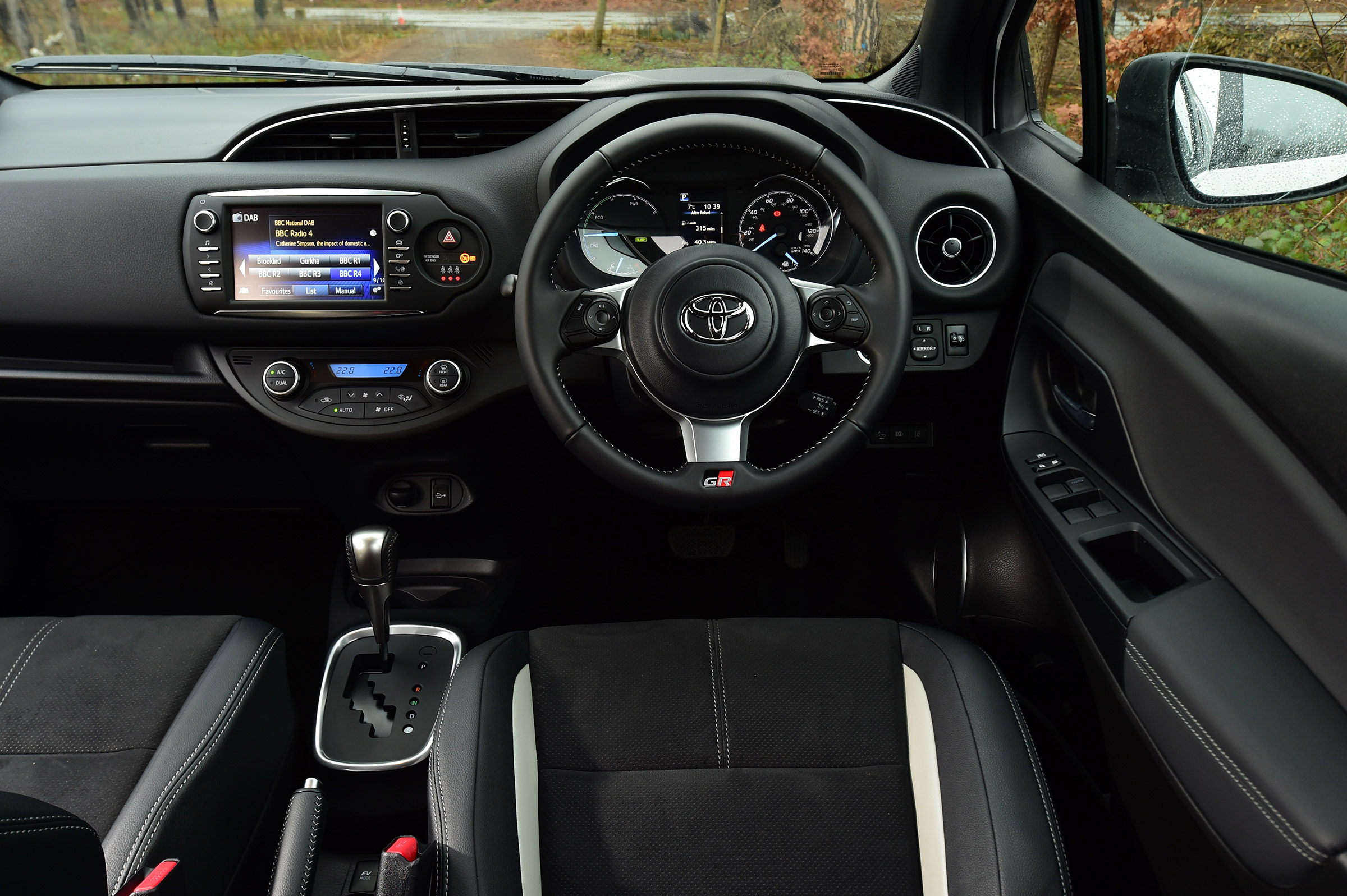 Toyota Yaris GR Sport - dash
