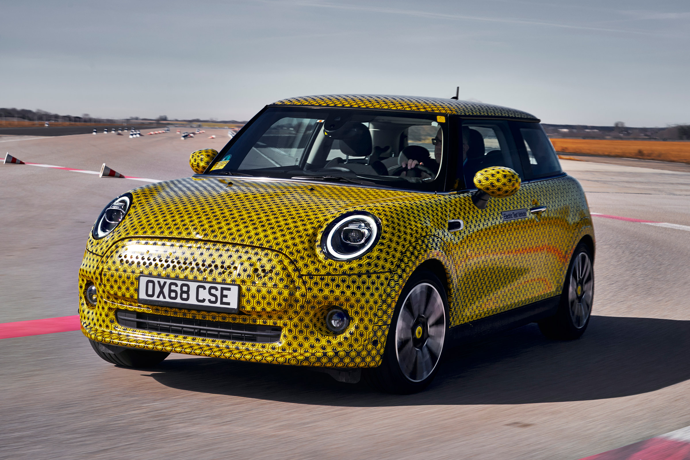 MINI Cooper SE prototype - front cornering