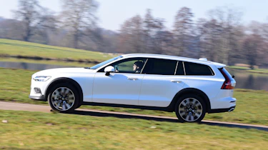 Volvo V60 Cross Country - side