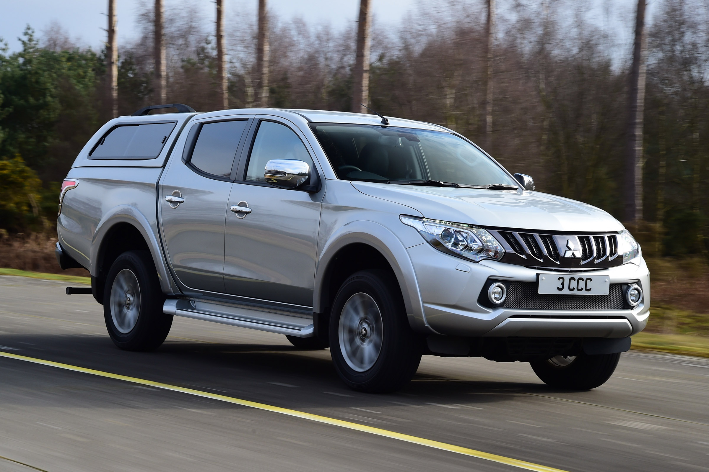 Mitsubishi L200 - front