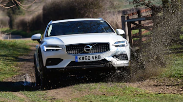 Volvo V60 Cross Country - front off-road