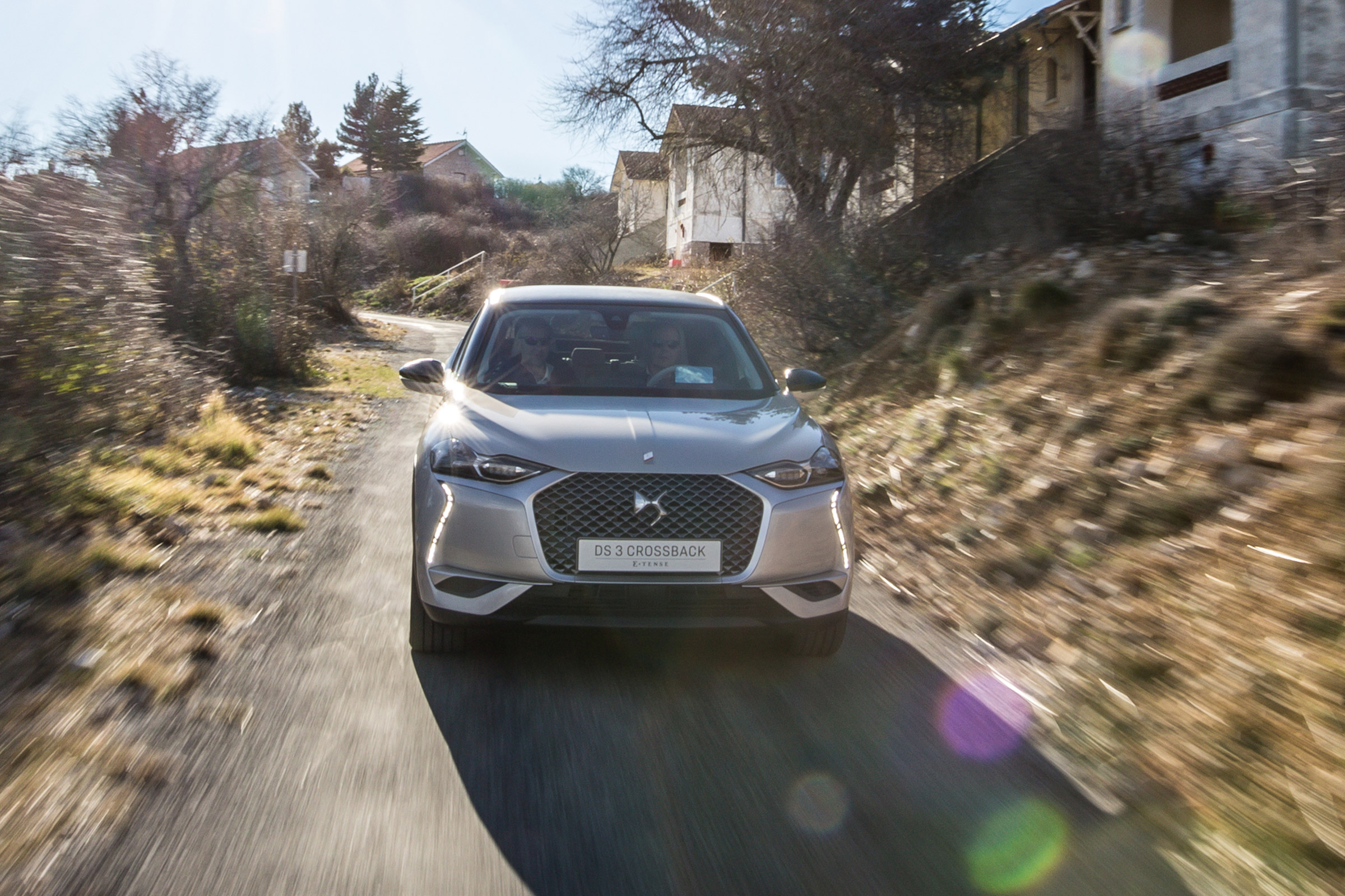DS 3 Crossback E-Tense - full front action