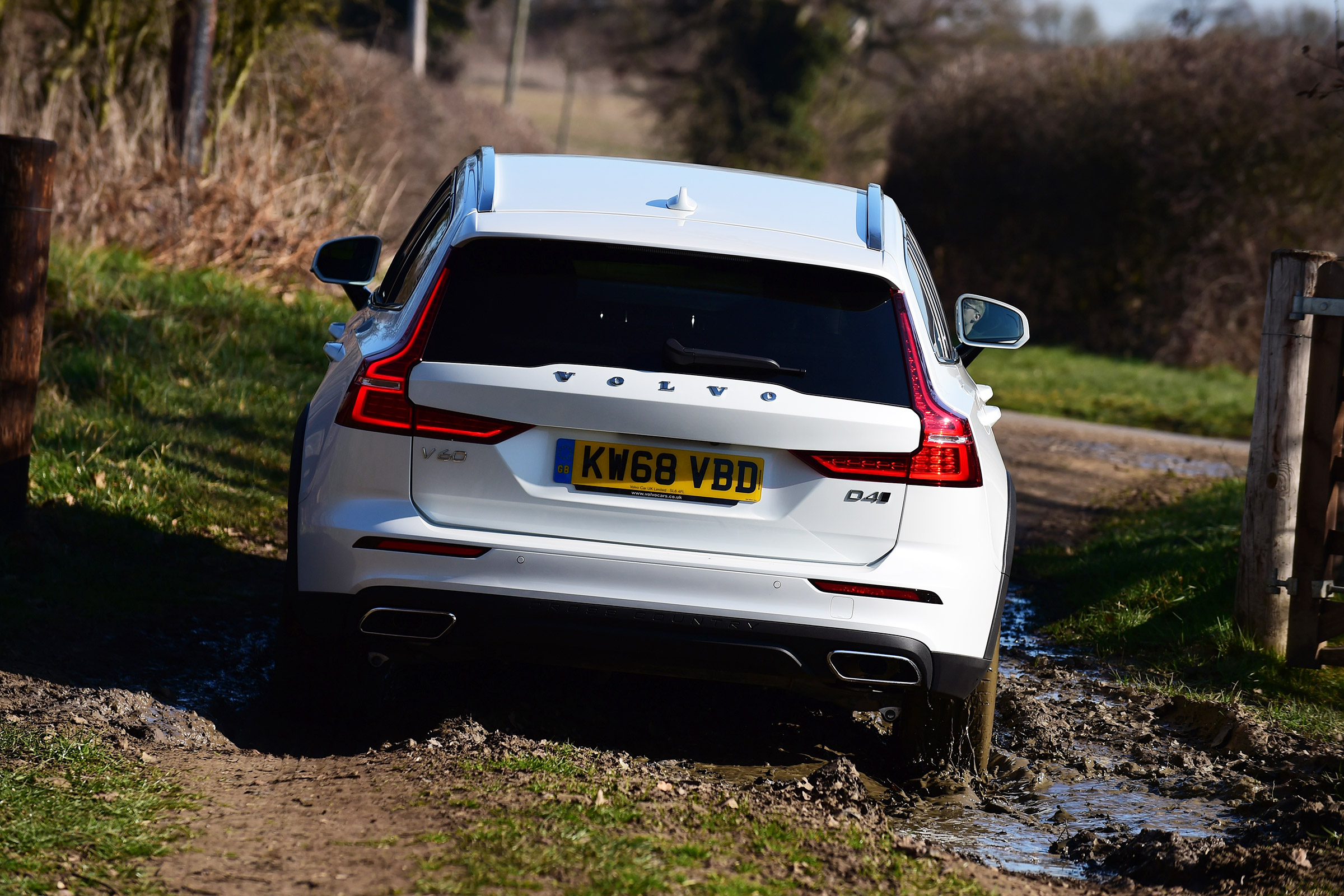 Volvo V60 Cross Country - rear off-road