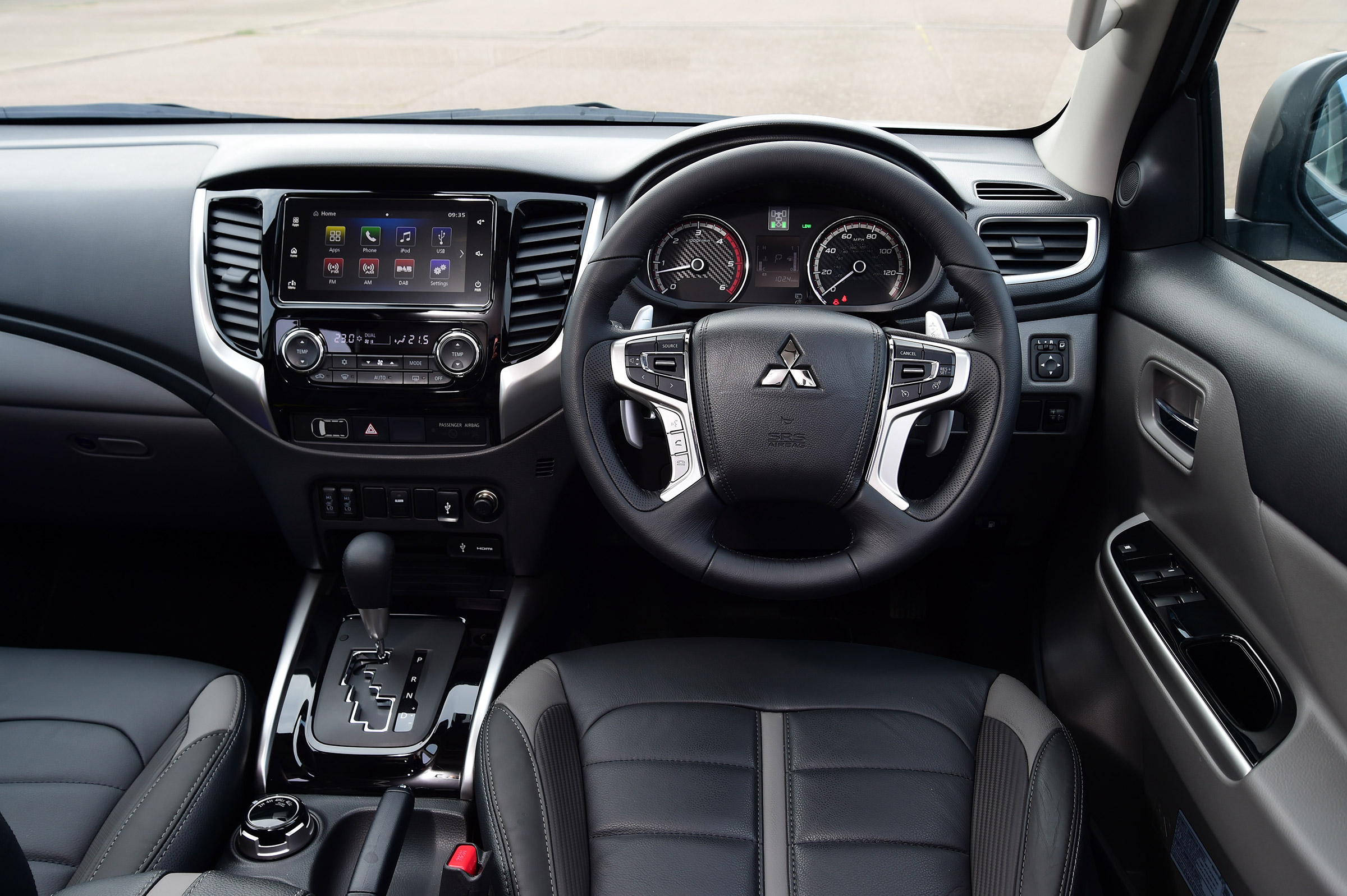 Mitsubishi L200 - dash