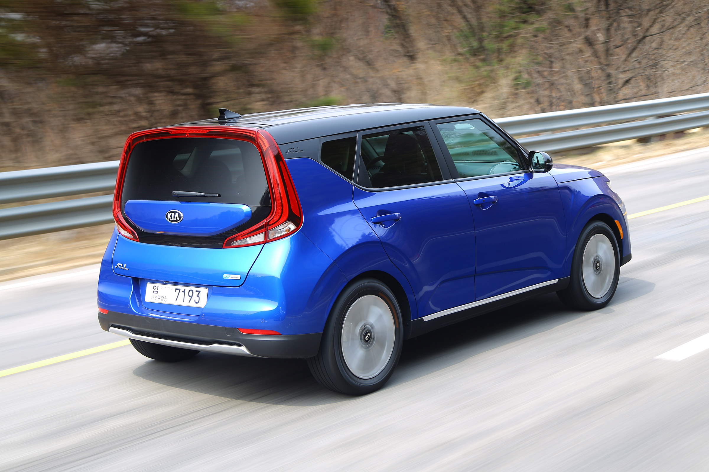 Kia Soul EV - rear action