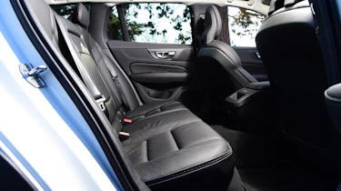 Volvo V60 Cross Country - rear seats