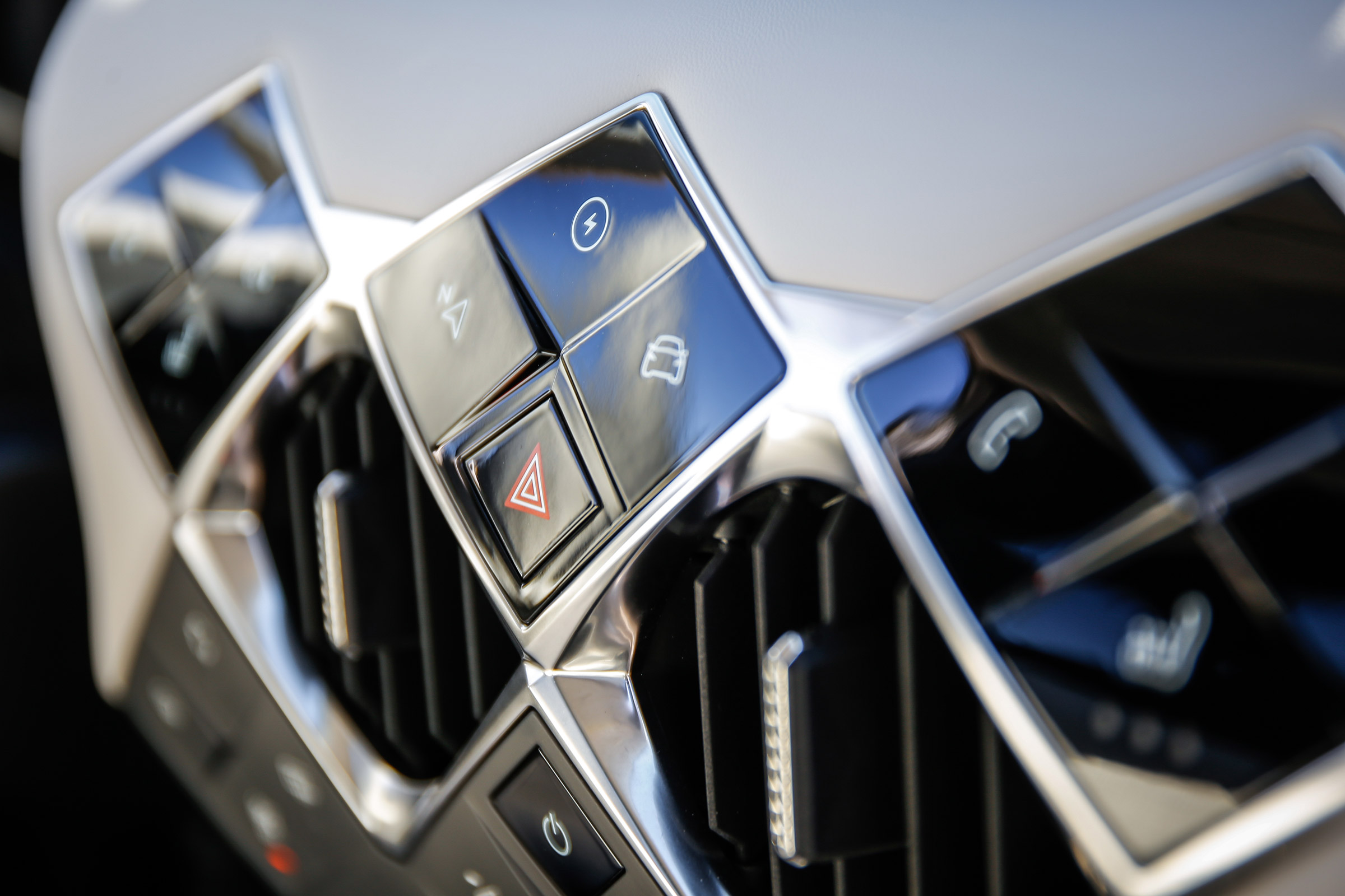 DS 3 Crossback E-Tense - interior controls
