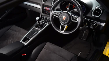 Porsche 718 Cayman - dash