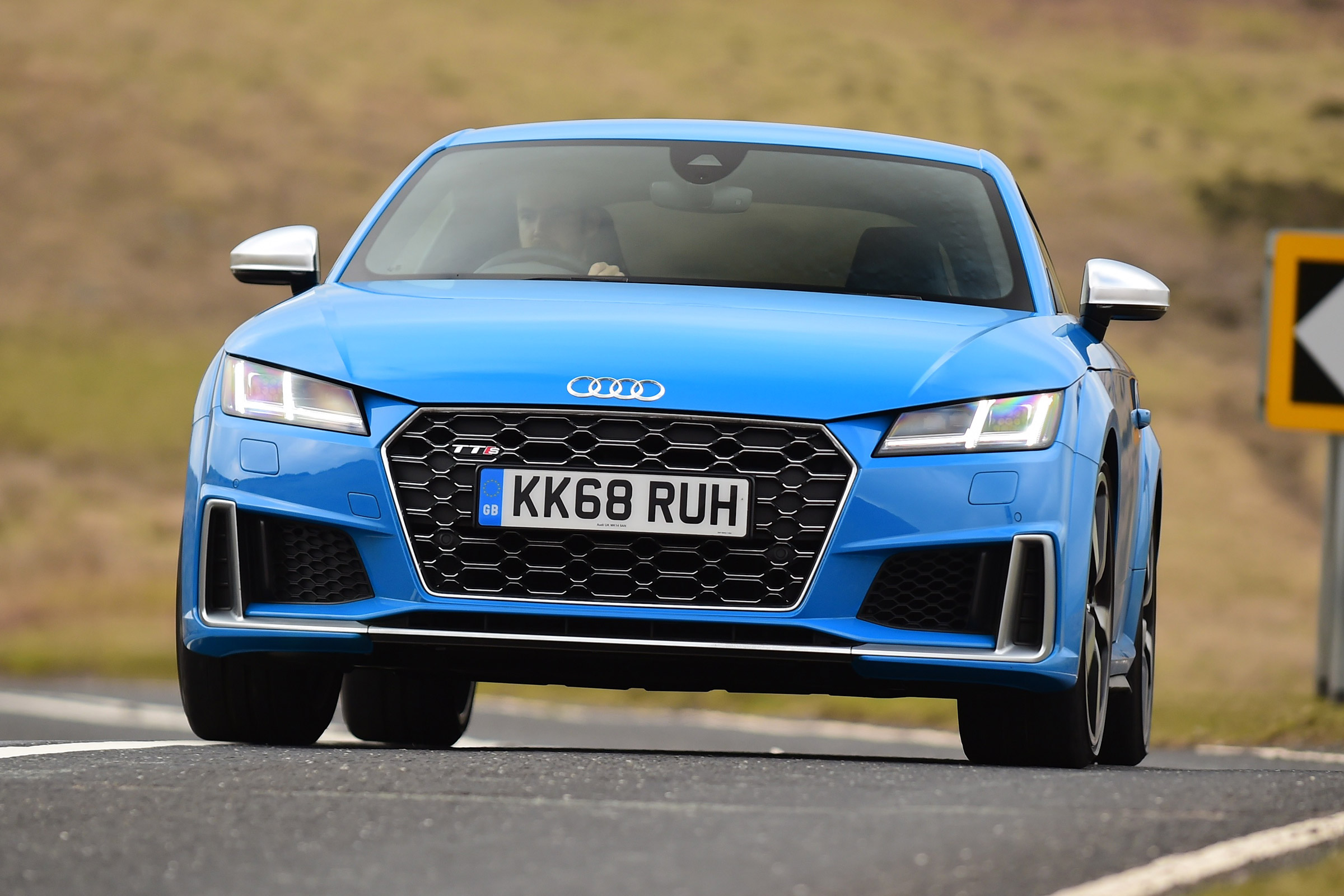 Audi TTS - front cornering