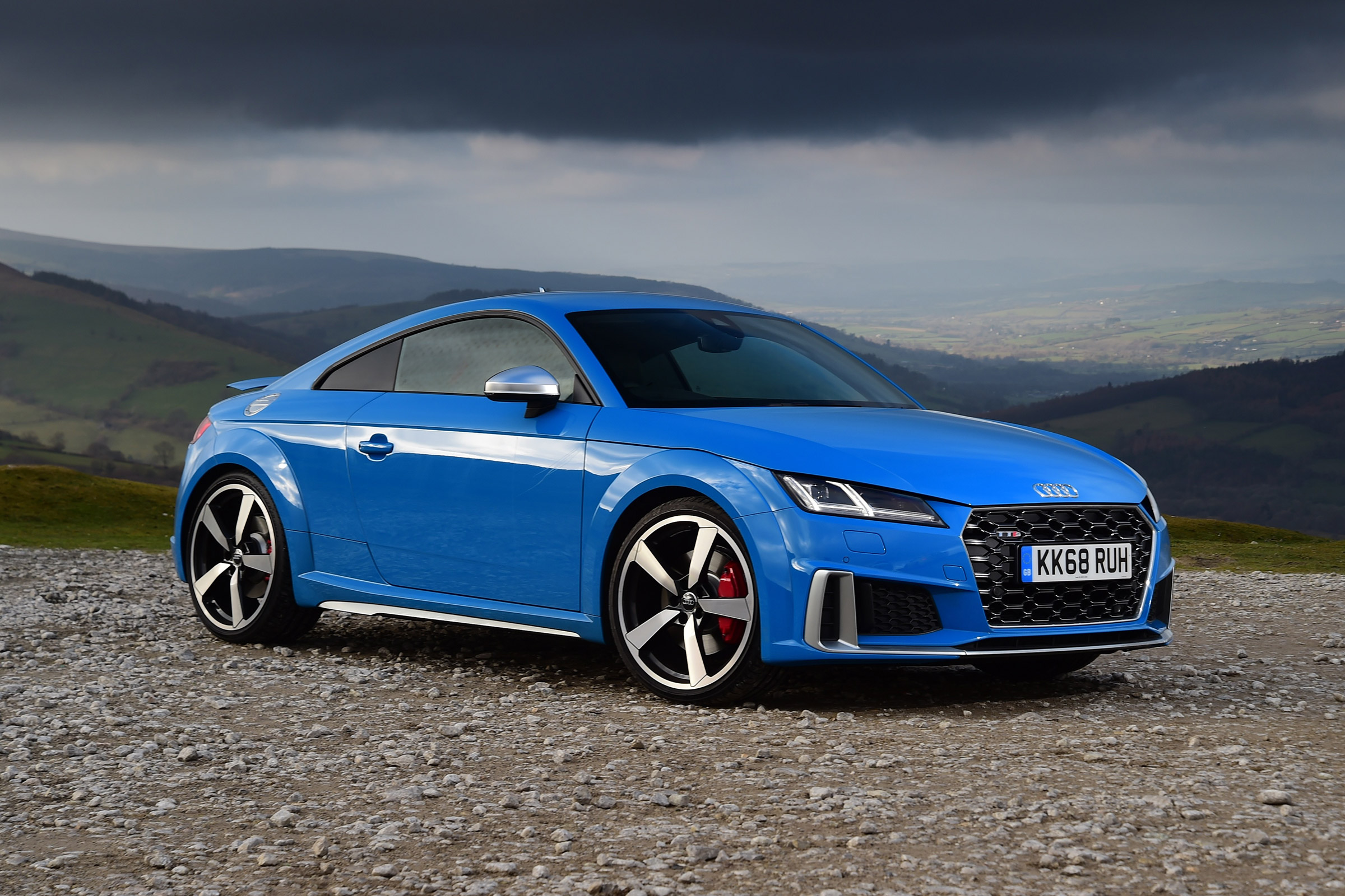 Audi TTS - front static