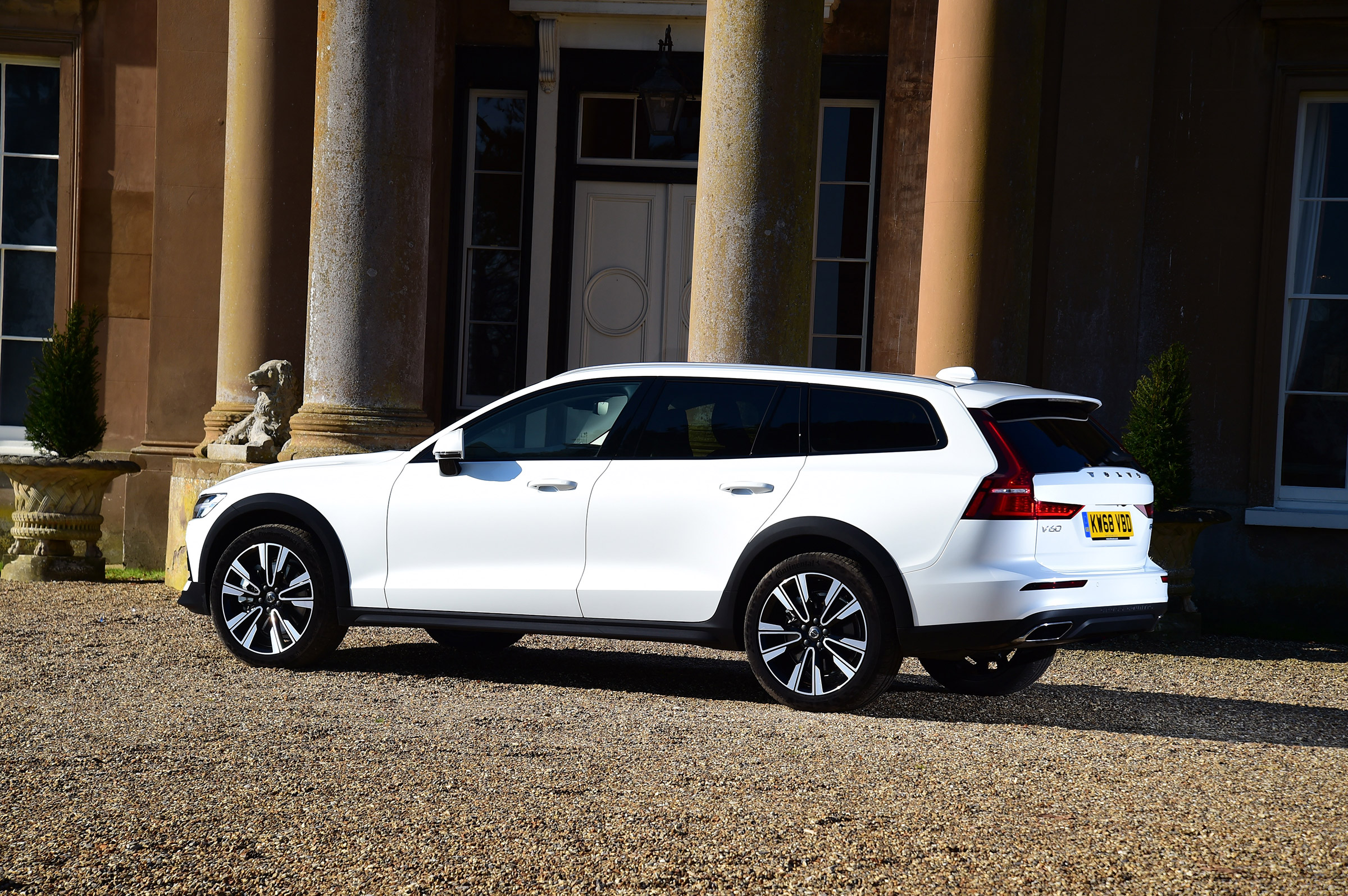 Volvo V60 Cross Country - rear static