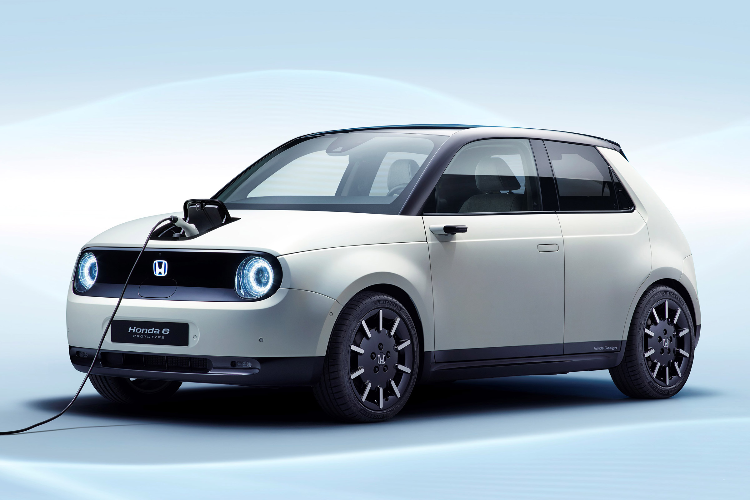Honda e Prototype - front charging
