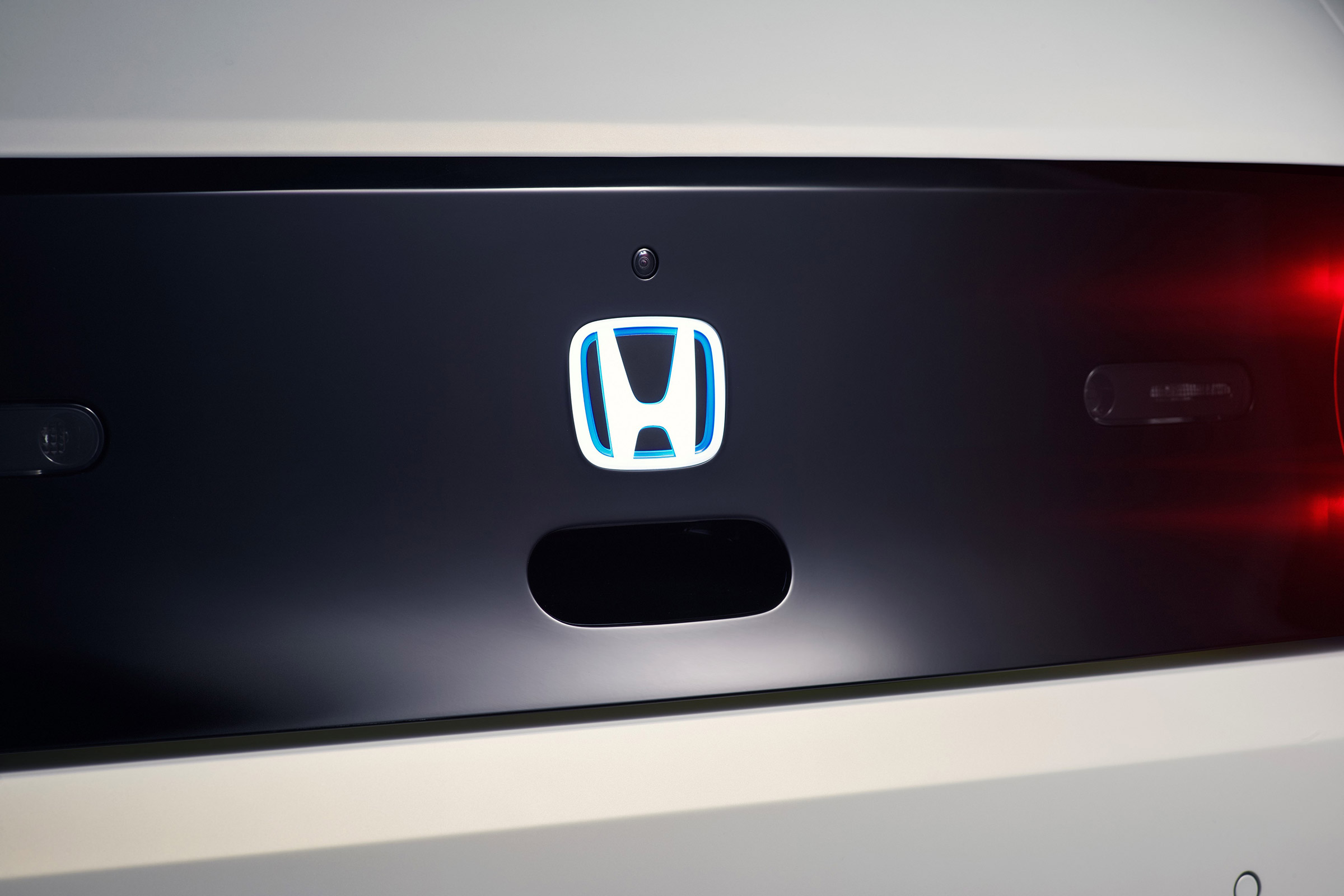 Honda e Prototype - Honda badge