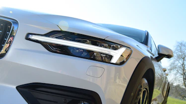 Volvo V60 Cross Country - front light