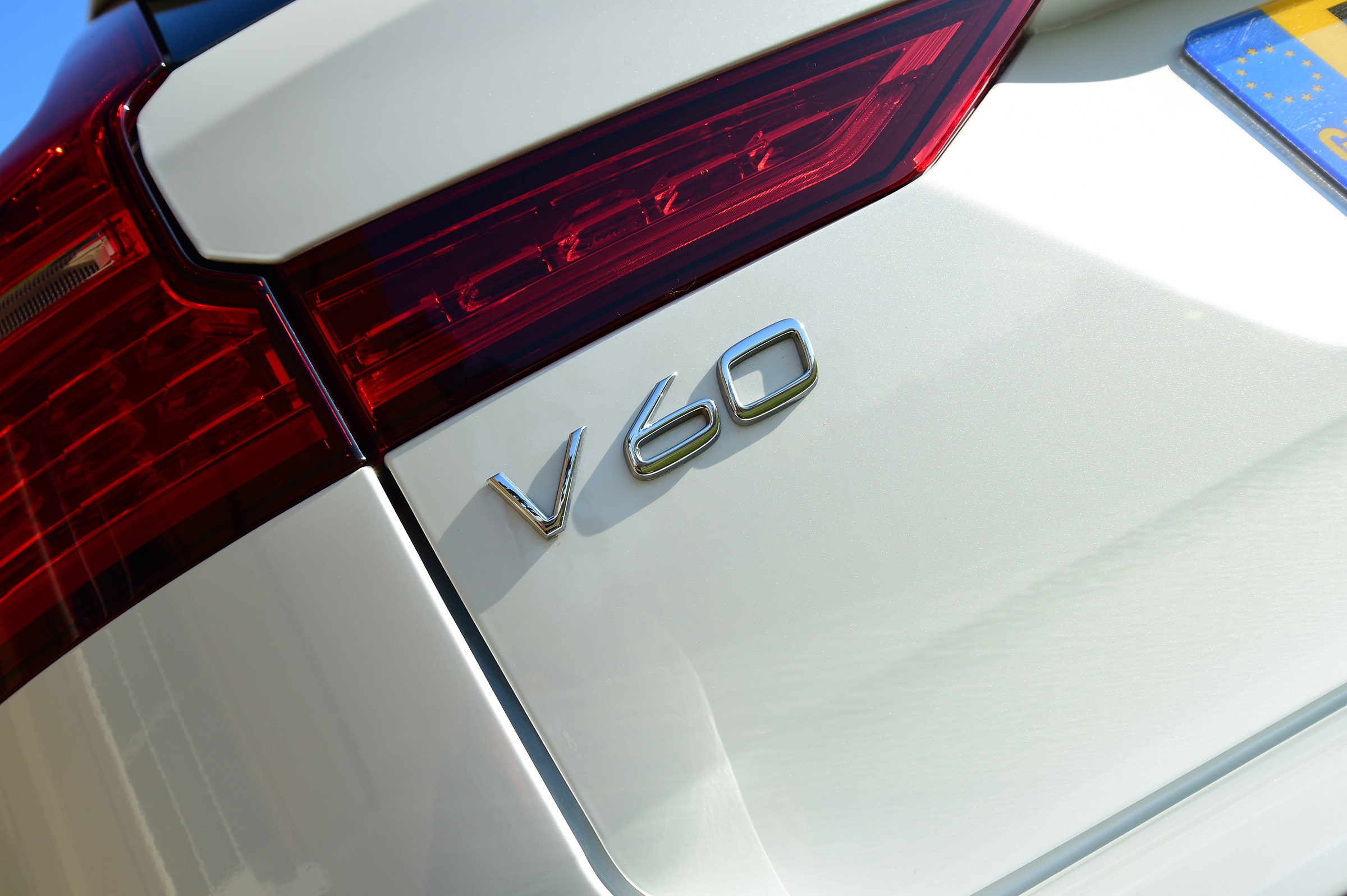 Volvo V60 Cross Country - V60 badge