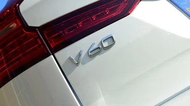 Volvo V60 Cross Country - V60 badge