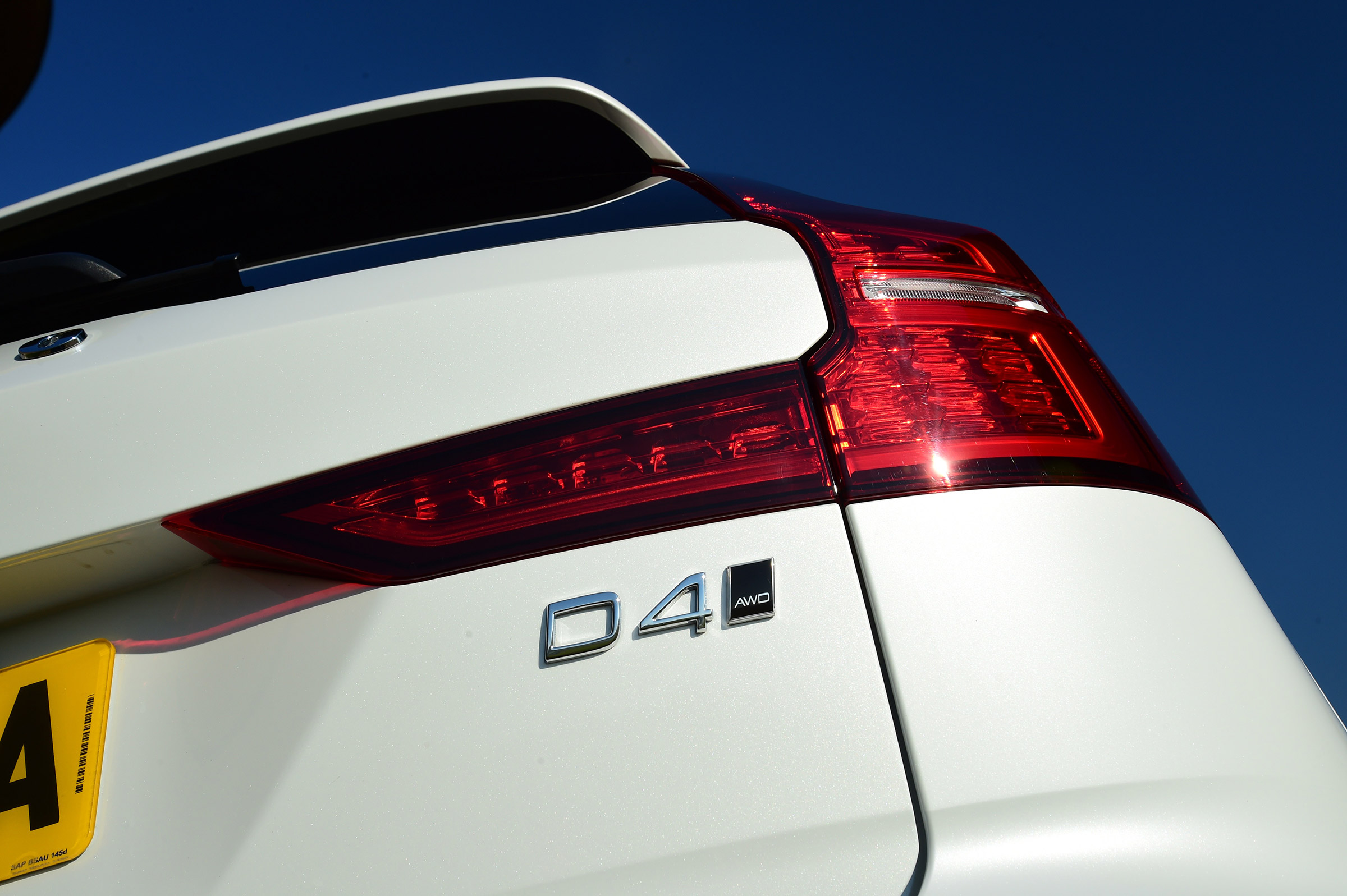 Volvo V60 Cross Country - D4 badge