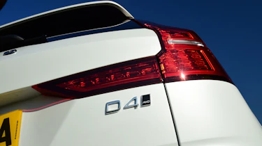 Volvo V60 Cross Country - D4 badge