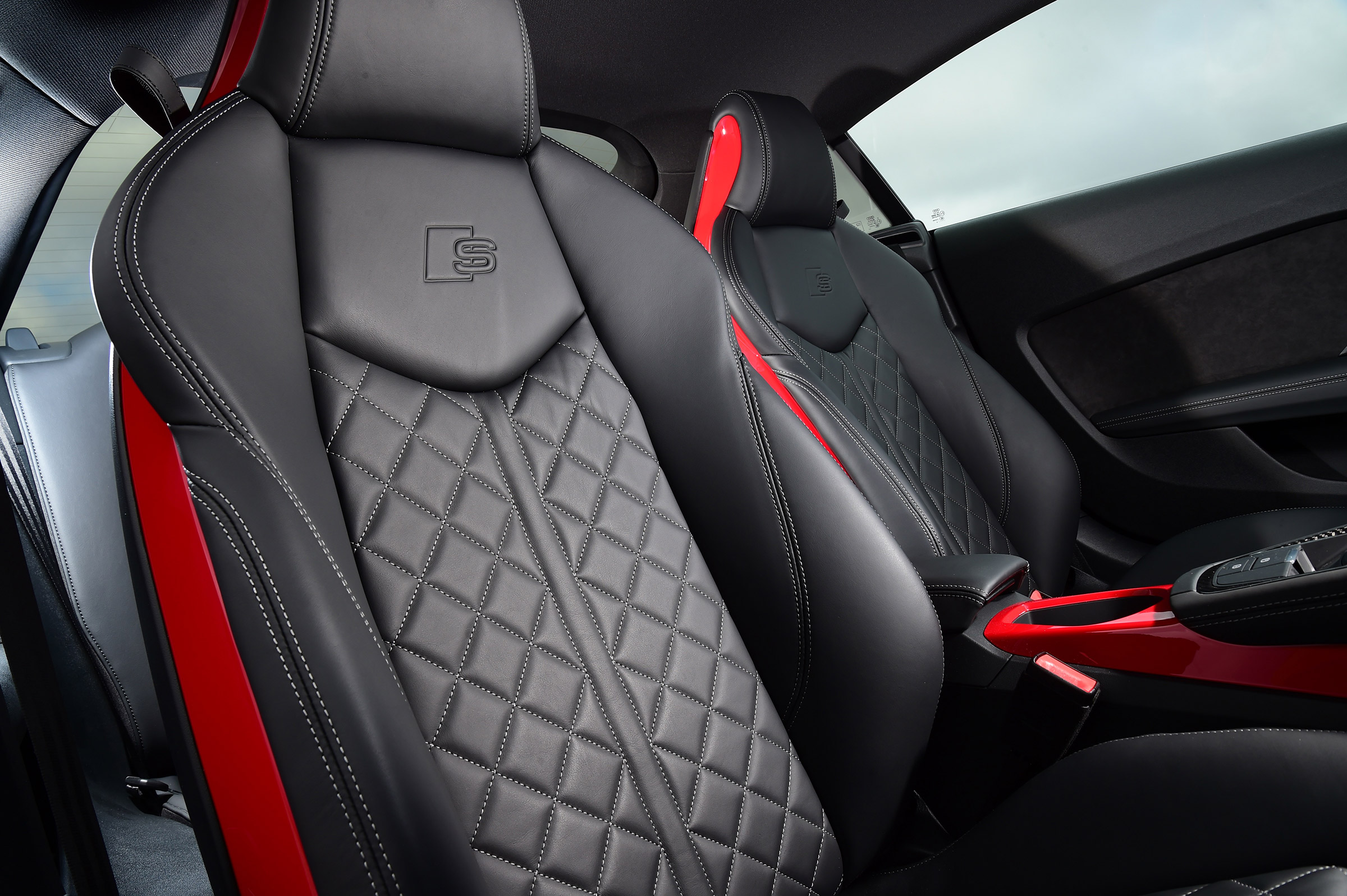 Audi TTS - seats