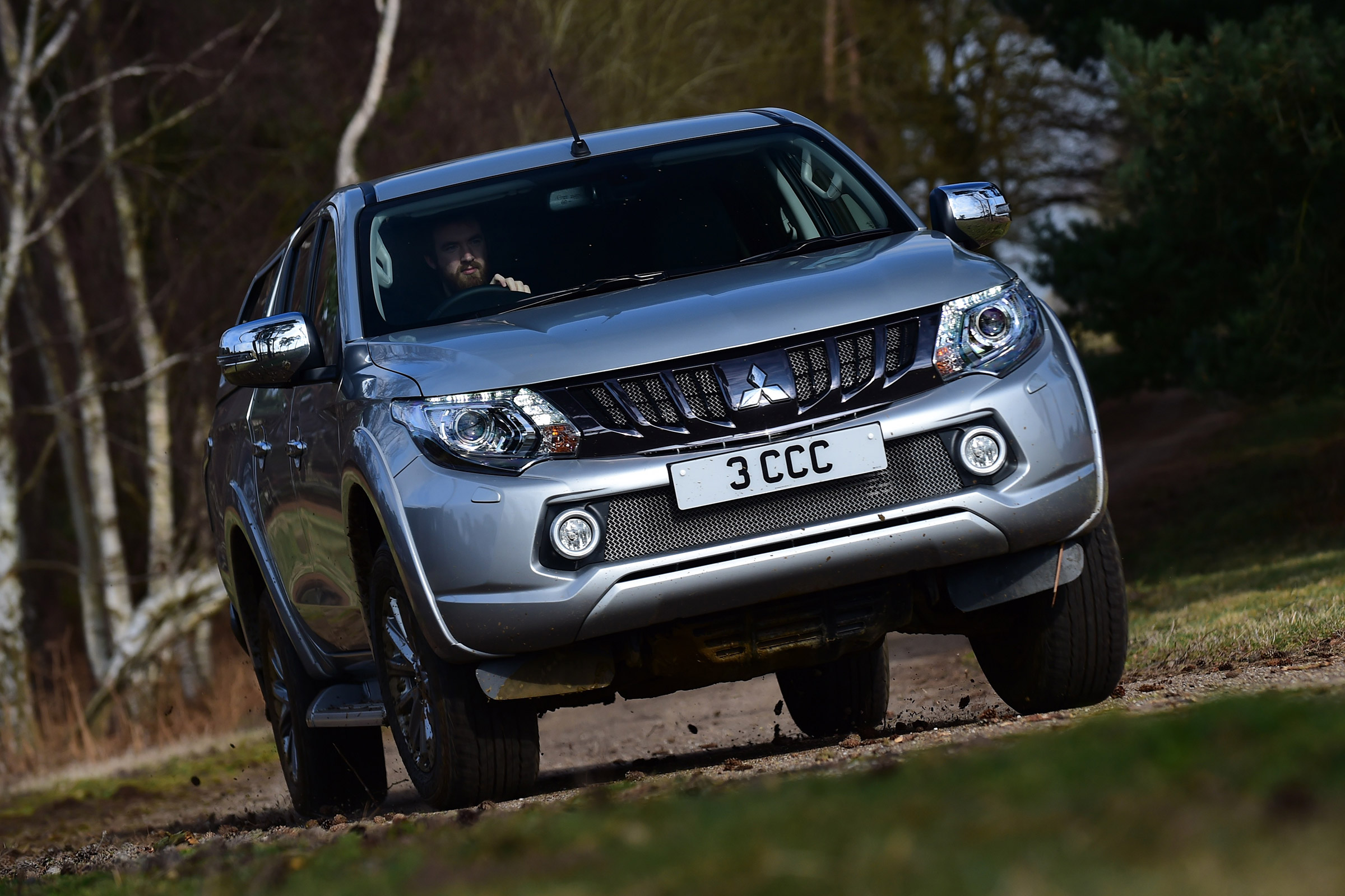 Mitsubishi L200 - front action