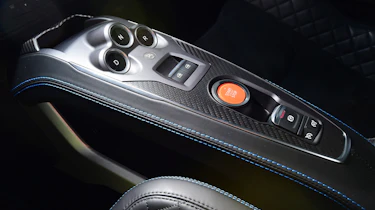 Alpine A110 Pure - centre console