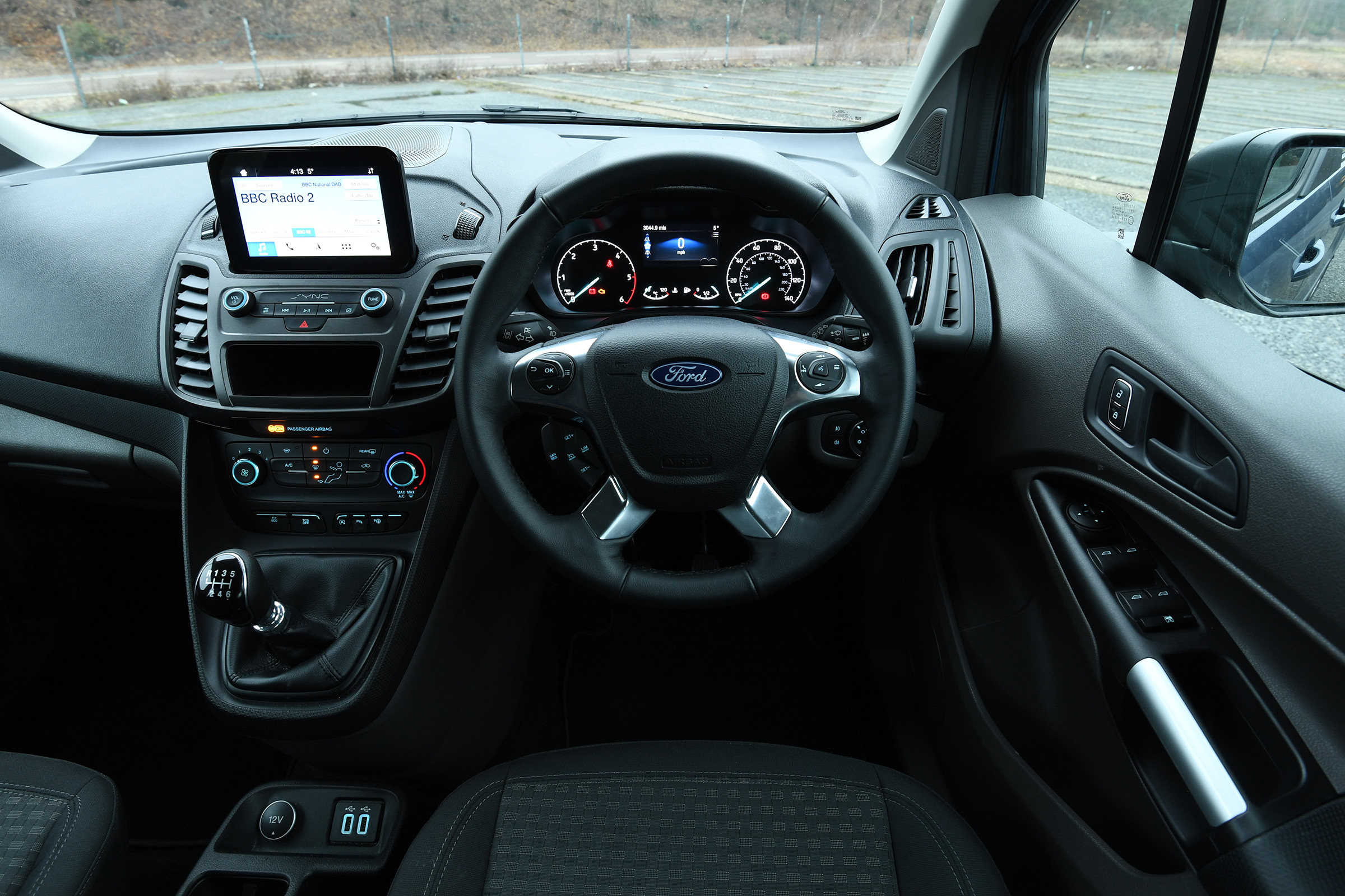 ford grand tourneo connect interior
