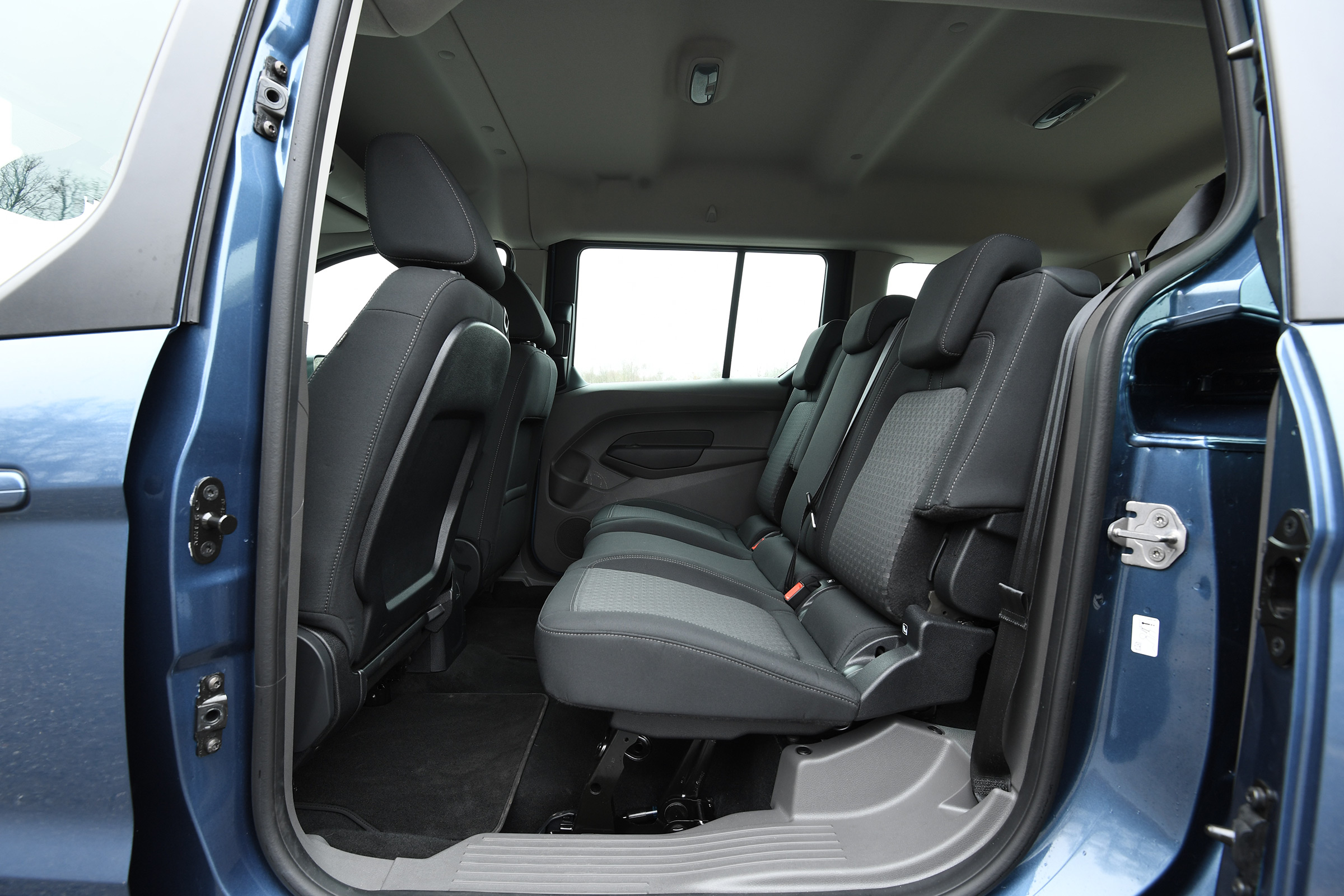 ford grand tourneo connect rear seats