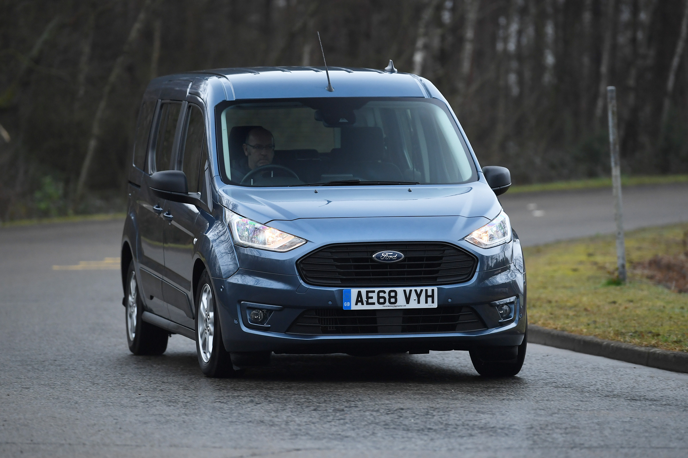 ford grand tourneo connect cornering