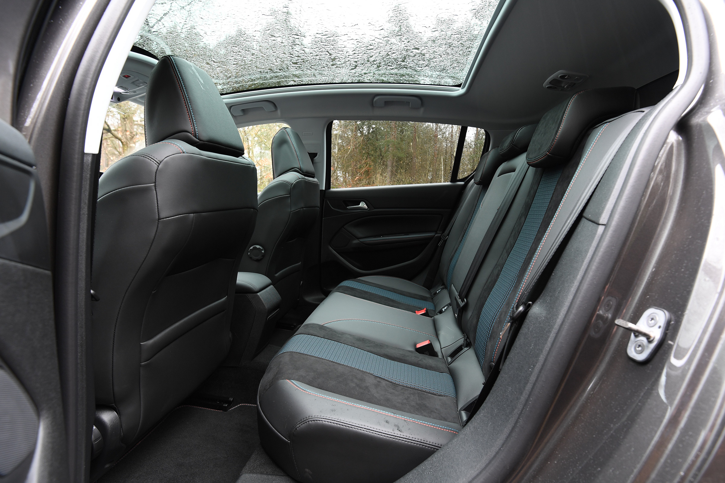 peugeot 308 rear seats