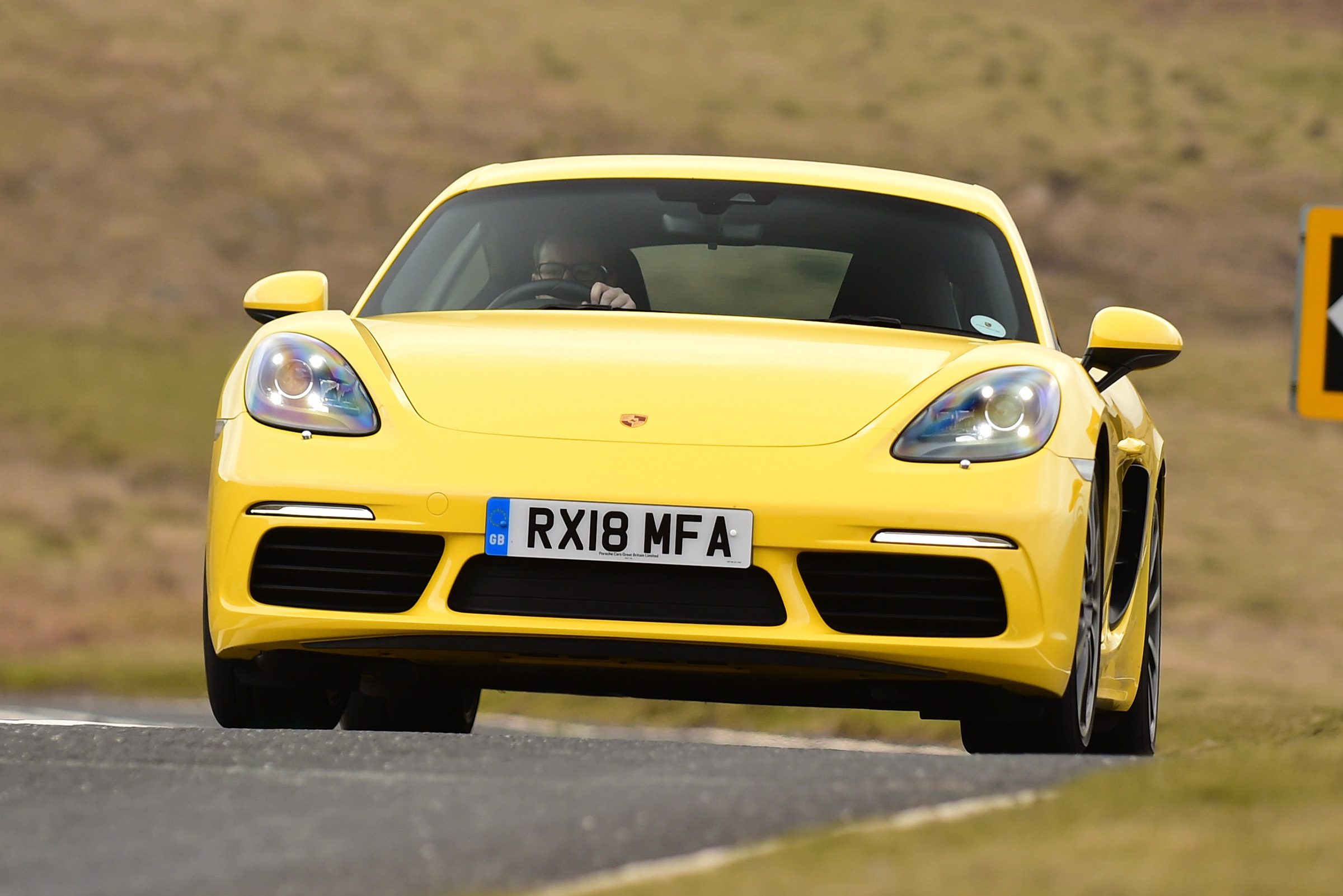 Porsche 718 Cayman - front action