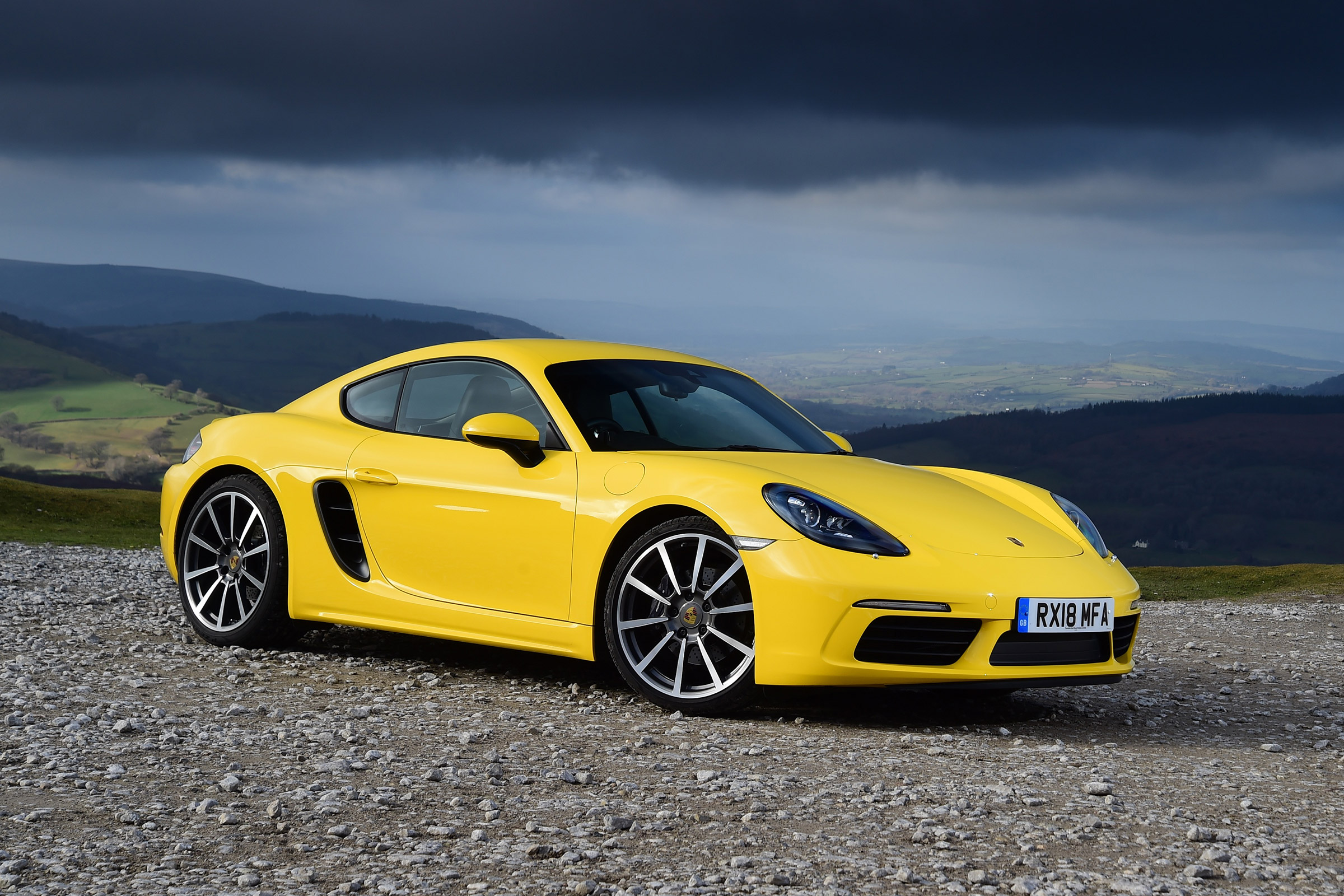 Porsche 718 Cayman - front static